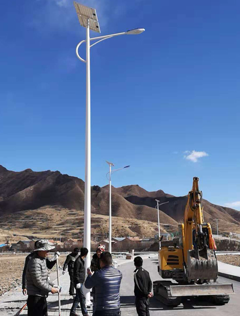 甘南碌曲10米清水太阳能路灯项目